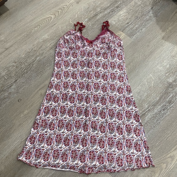 Suzy Shier Red and White Fabric - Picture 1 of 3